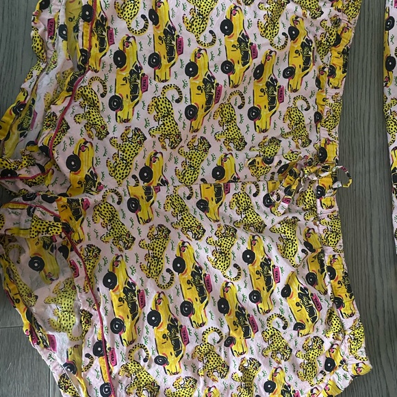 PRINTFRESH Taxi Please Pajama Set - Picture 4 of 5